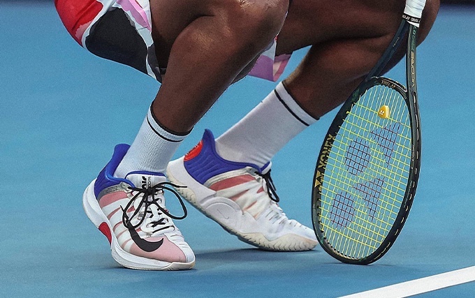 zoom sur chaussettes d'un joueur de tennis