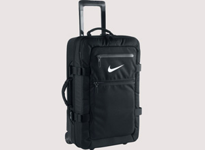 Découvrez les valises idéales pour la pratique du sport. Voyagez en toute facilité avec le sac à roulettes Nike Fiftyone. Vous recherchez une valise Nike pas cher ? Rangez vos tenues, équipements et accessoires dans votre valise FiftyOne. Pensées pour les sportifs professionnels, les valises noires vous offrent un rangement fonctionnel pour vos entrainements et matchs. Découvrez la collection de valises à roulettes Nike Fiftyone ultra résistantes. Un weekend de prévu ? Voyagez avec notre valise pas cher