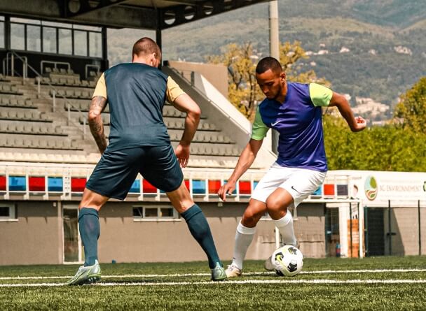 Homme Football Avec des offres spéciales