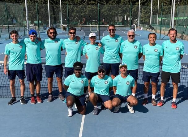 Equipamento e vestuário de ténis Nike para o seu clube